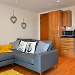 Just Stay Wales - Meridian Bay Beachfront Apartment With Private Secure Parking