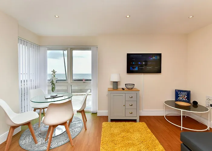 Just Stay Wales - Meridian Bay Beachfront Apartment With Private Secure Parking