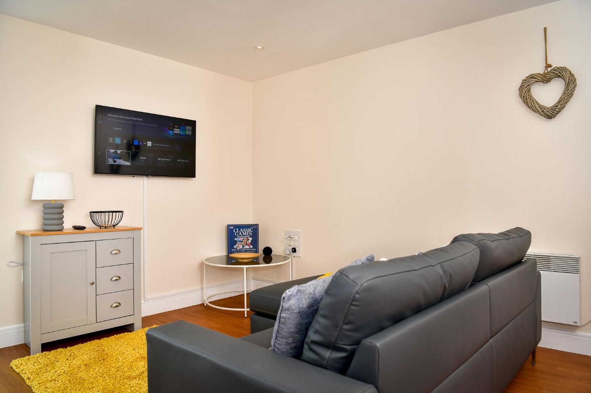 Just Wales - Meridian Bay Beachfront With Private Secure Parking *