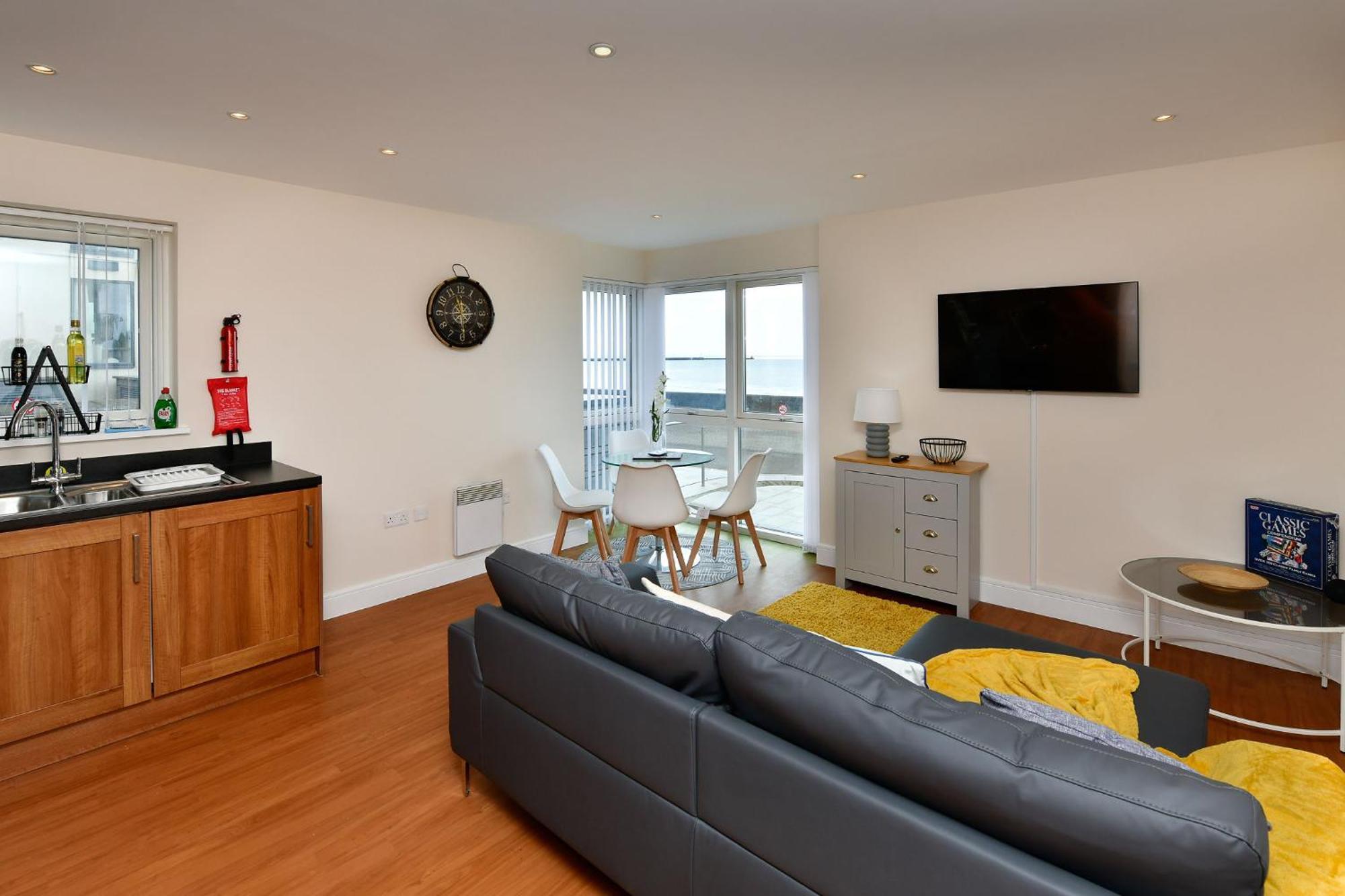 Apartment Just Wales - Meridian Bay Beachfront With Private Secure Parking Swansea