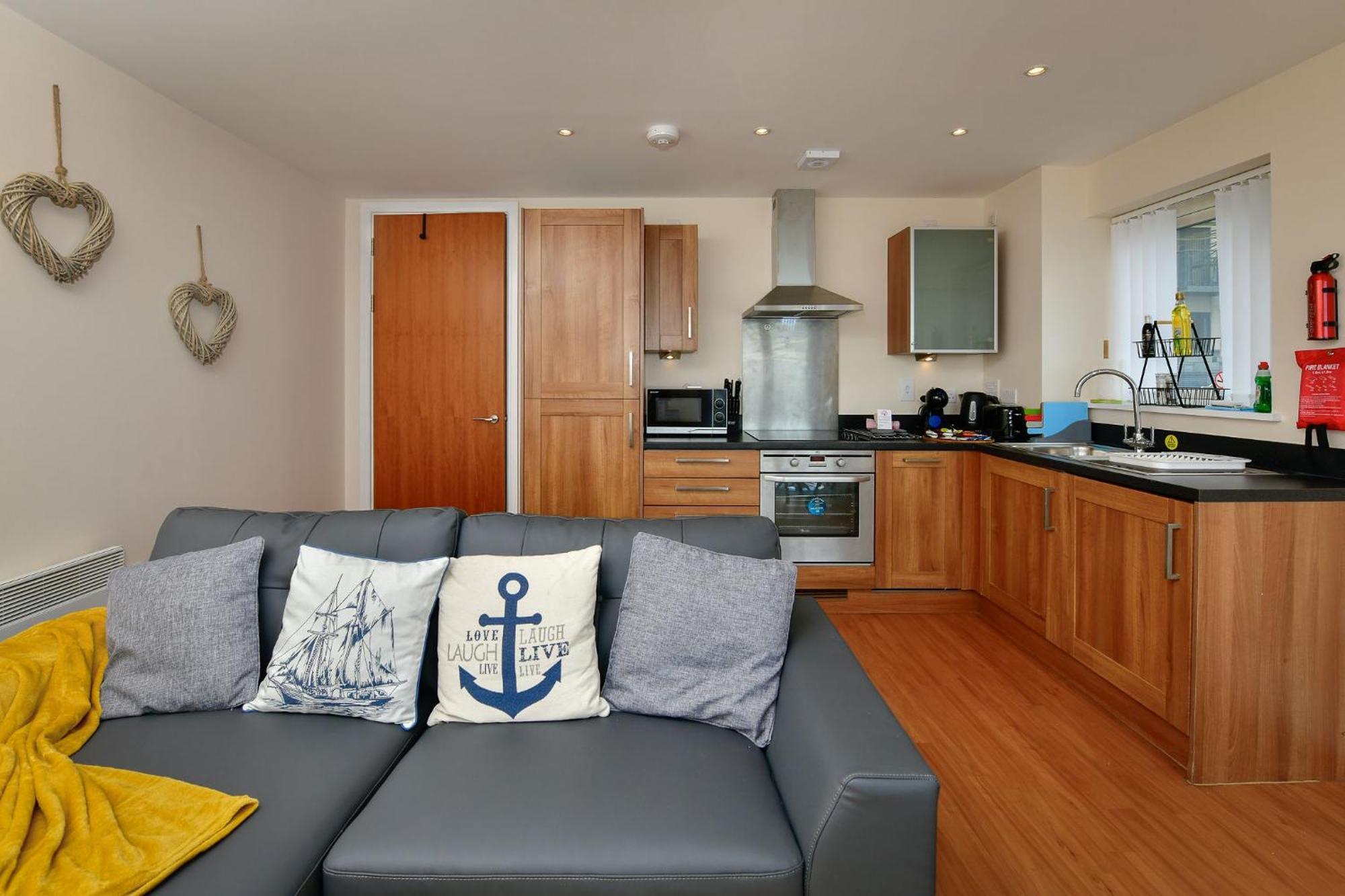 Apartment Just Wales - Meridian Bay Beachfront With Private Secure Parking *