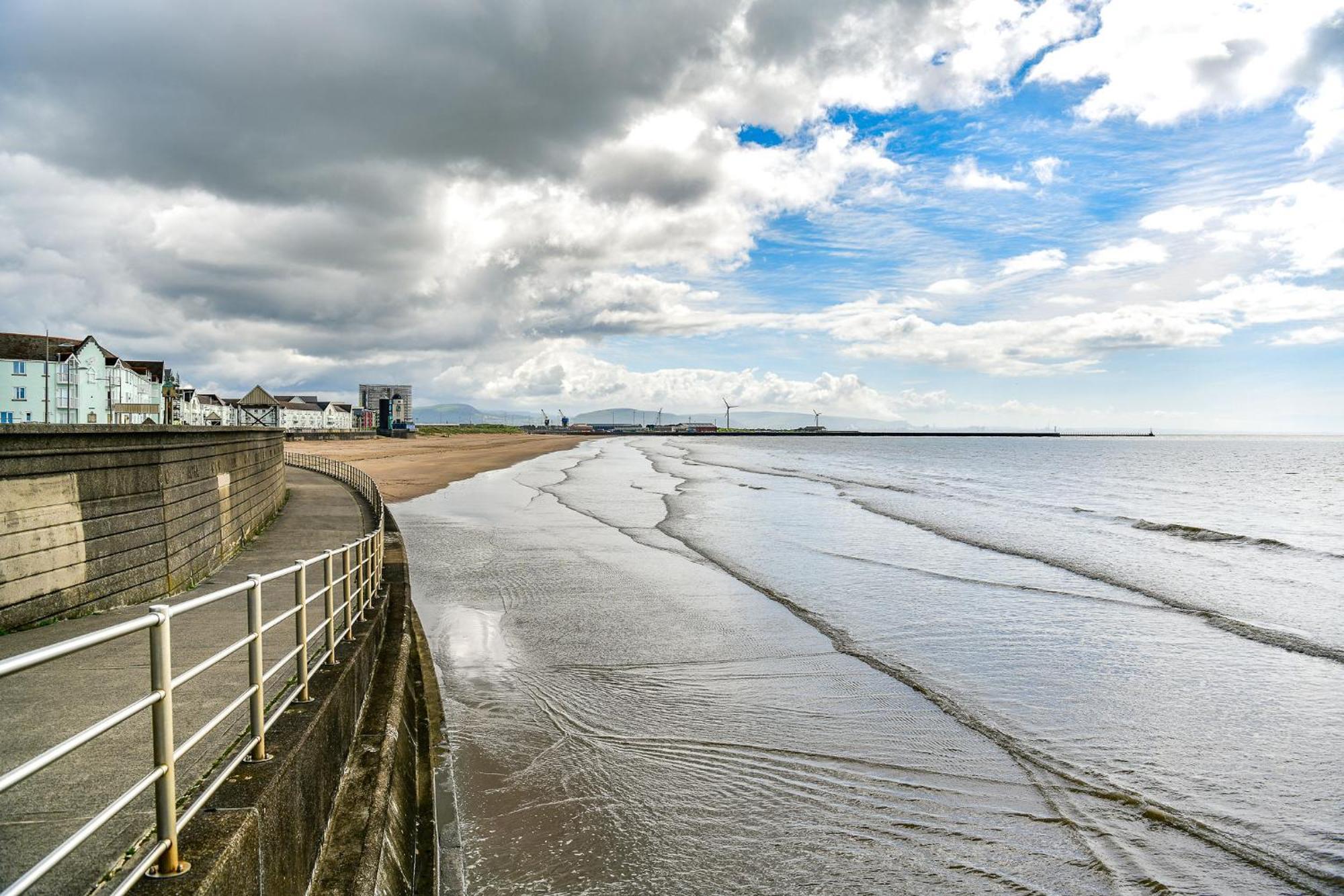 Apartment Just Wales - Meridian Bay Beachfront With Private Secure Parking *