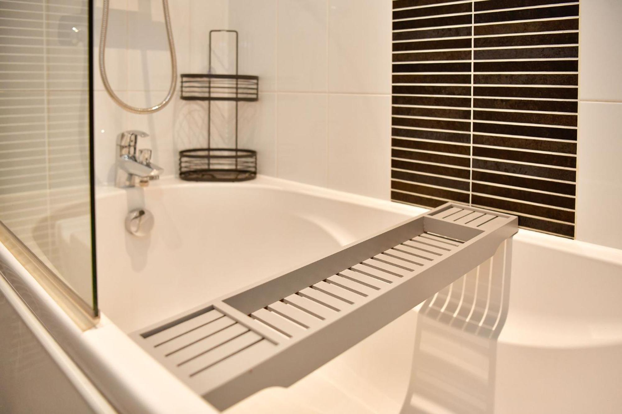 Apartment Just Wales - Meridian Bay Beachfront With Private Secure Parking