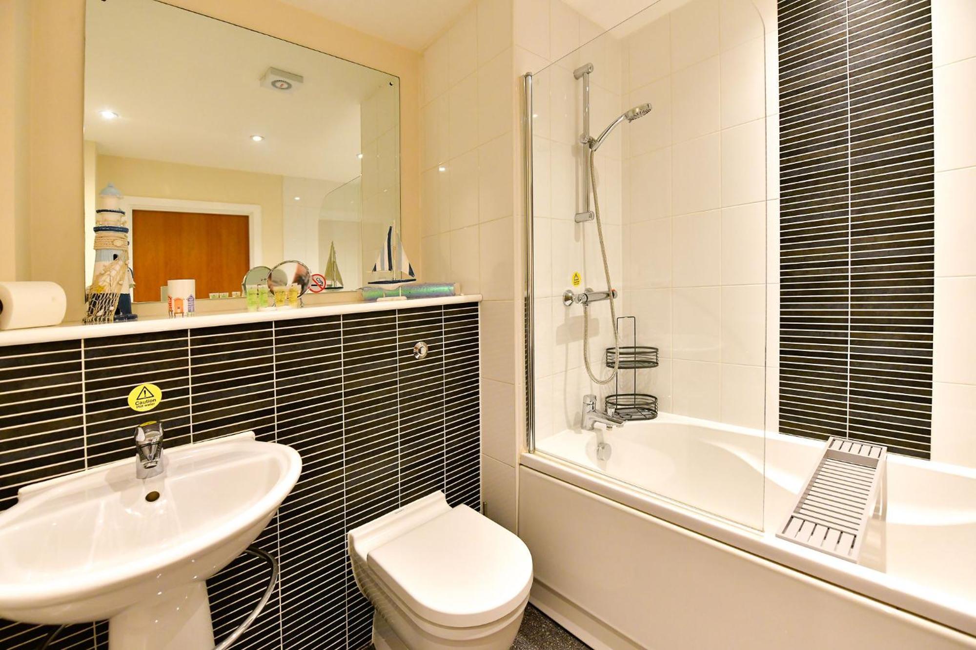 Apartment Just Wales - Meridian Bay Beachfront With Private Secure Parking