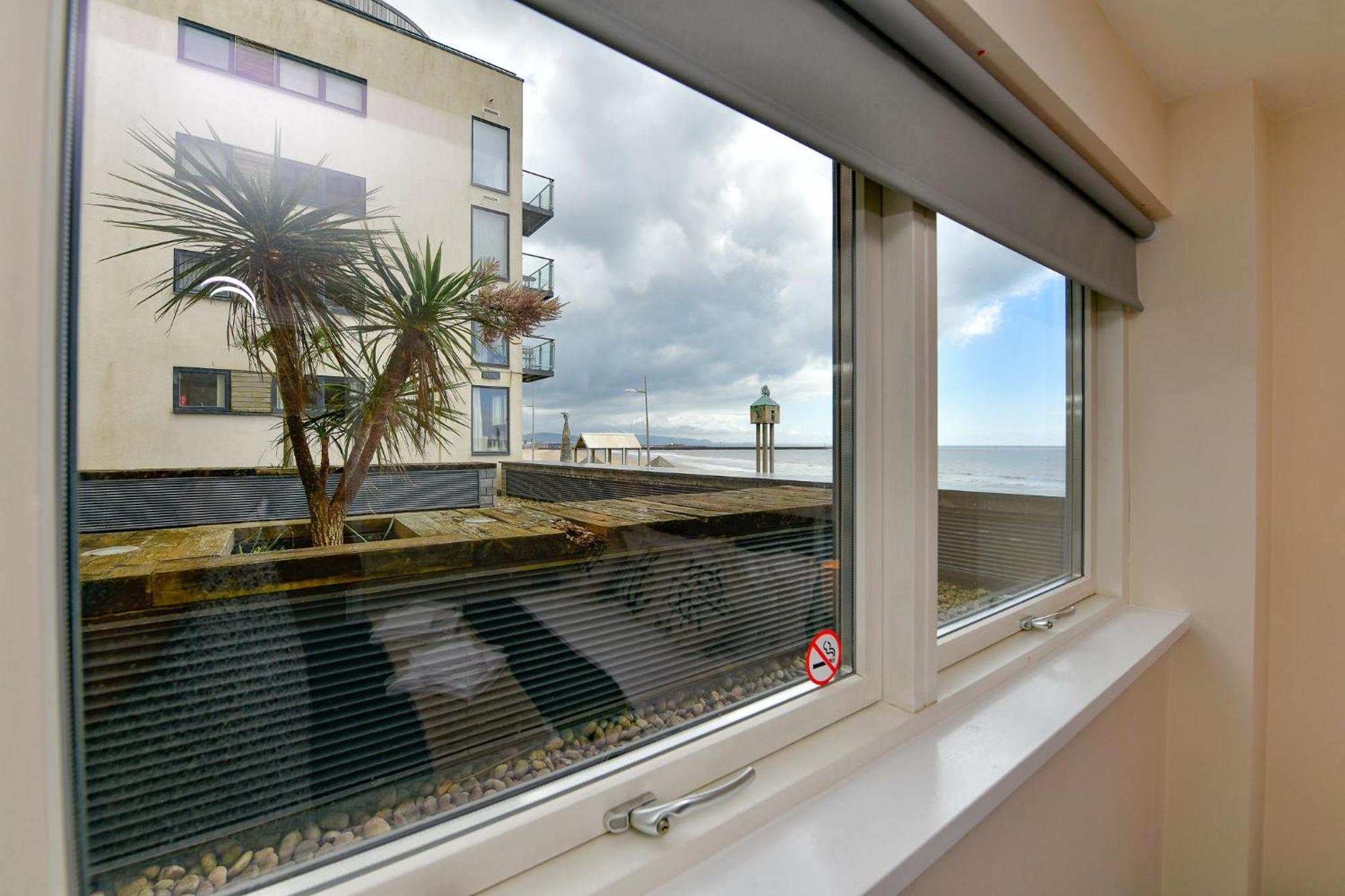 Just Wales - Meridian Bay Beachfront With Private Secure Parking Swansea