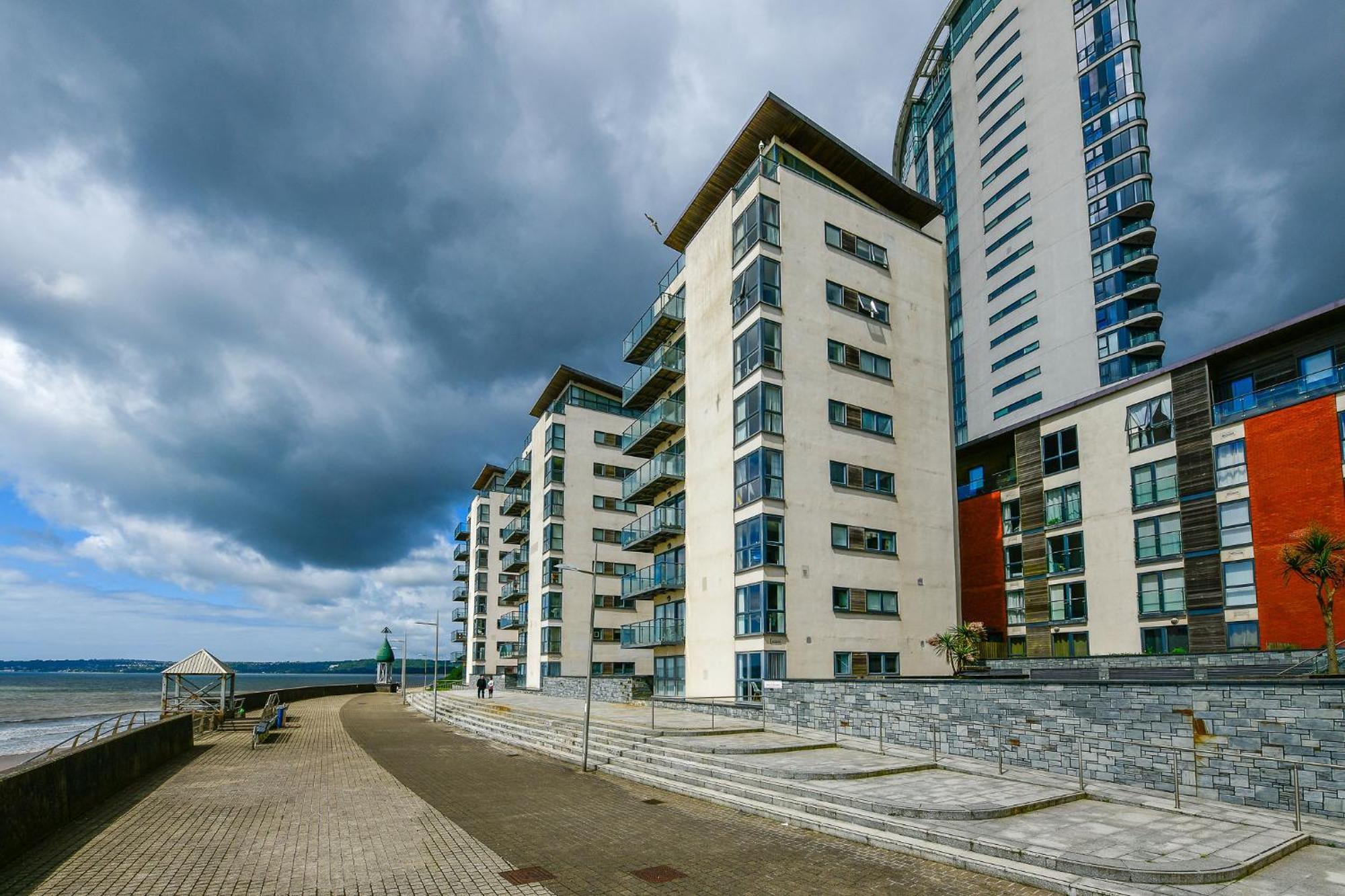Apartment Just Wales - Meridian Bay Beachfront With Private Secure Parking Swansea