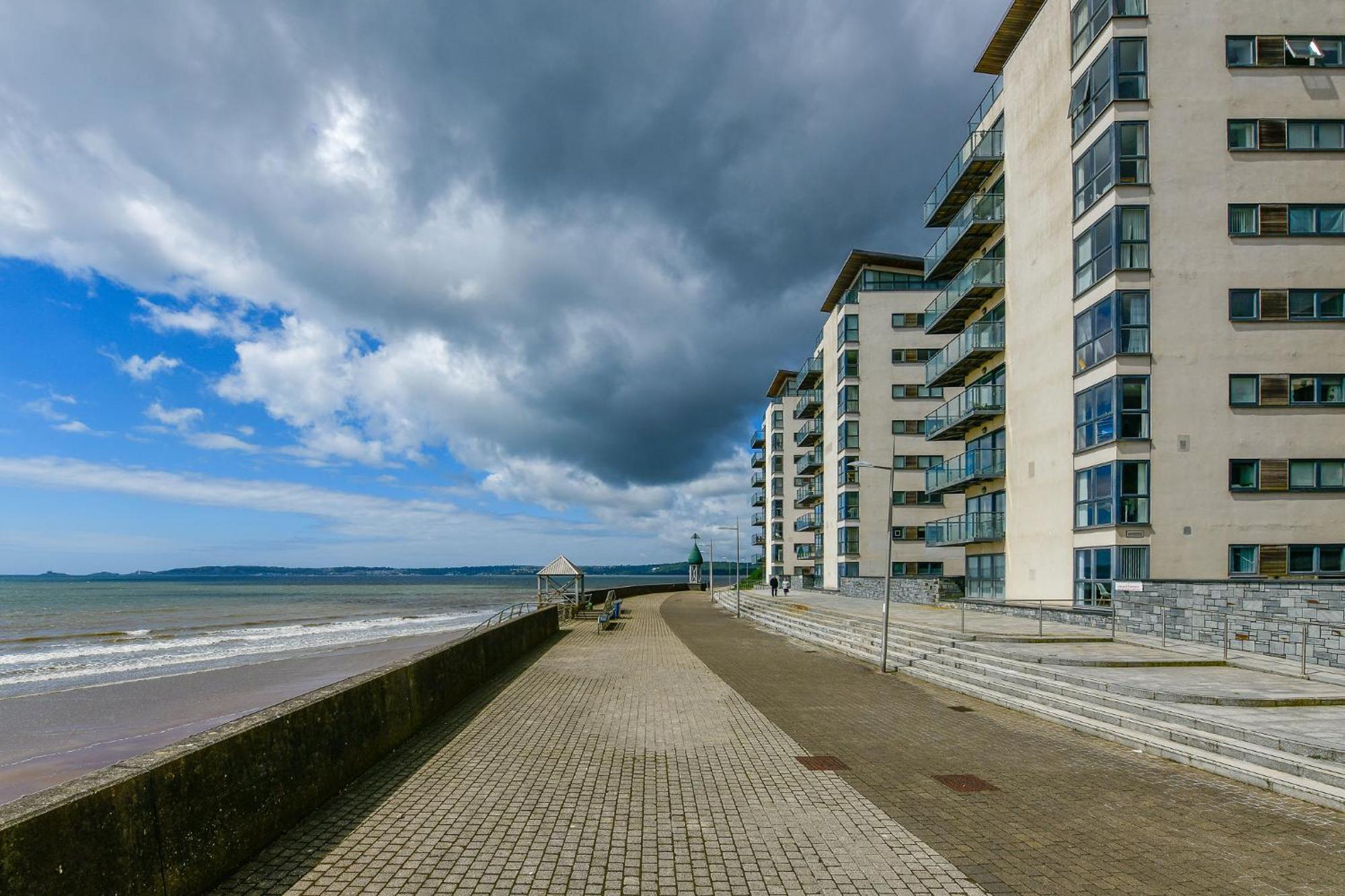 Apartment Just Wales - Meridian Bay Beachfront With Private Secure Parking